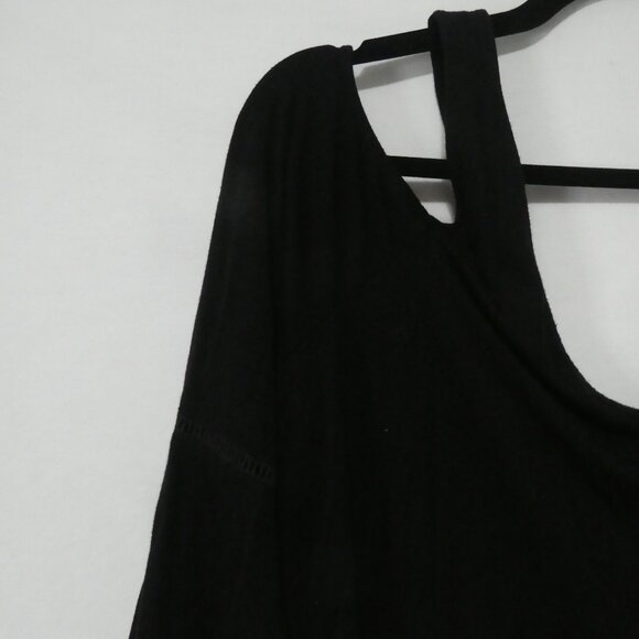LOVE & LEGEND | 2X | Chic Black Cold Shoulder Top | Bell Sleeves | Front Detail - Picture 3 of 16